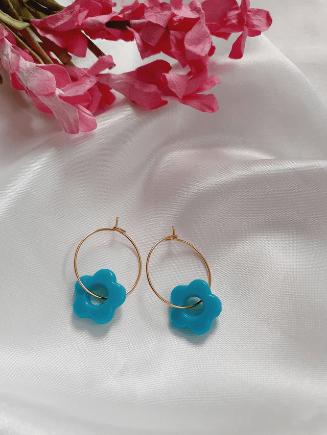 Boucles d&#039;oreilles fleur bleue
