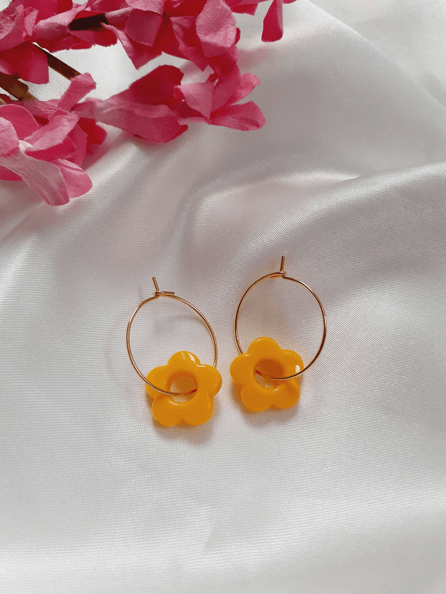 Boucles d&#039;oreilles fleur jaune